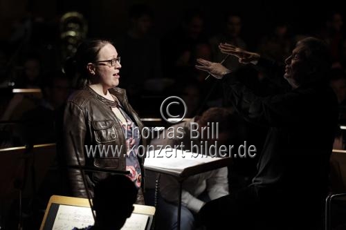 Britische Dirigent Sir John Eliot Gardiner leitet das London Symphony Orchestra in der Philharmonie Köln (© Thomas Brill)